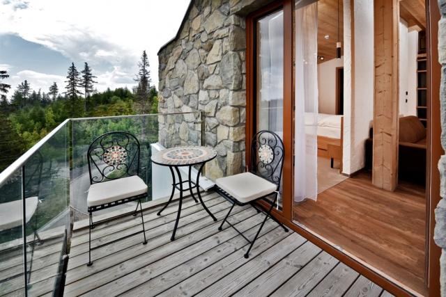 hotel-ovruc-slovensko-strbske-pleso-studio-galeria-balkon.jpg