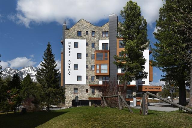 hotel-ovruc-slovensko-strbske-pleso-pohled-na-hotel.jpg