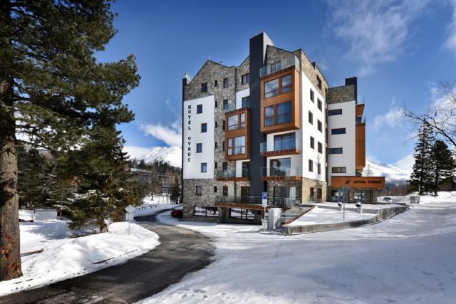 hotel-ovruc-slovensko-strbske-pleso-pohled-na-hotel-v-zime (2).