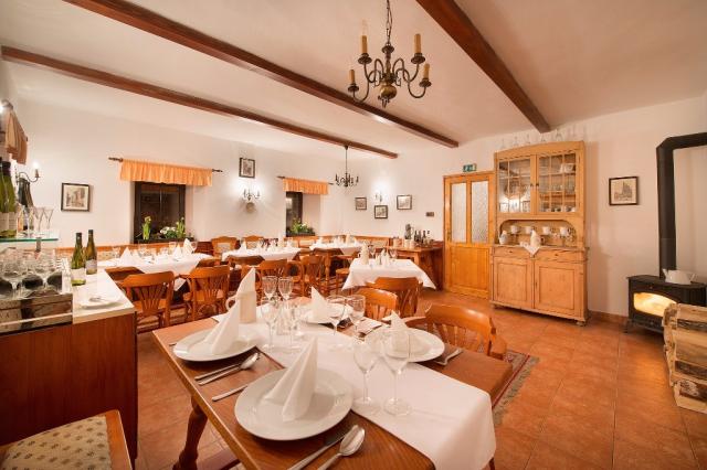 penzion-u-mauritzu-ceska-republika-stozec-restaurace (2).jpg