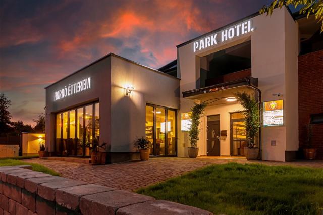 park-hotel-buk-madarsko-buk-pohled-na-hotel (3).jpg