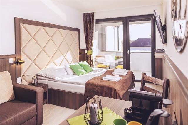 park-hotel-buk-madarsko-buk-dvouluzkovy-pokoj-deluxe-s-balkonem