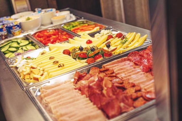 park-hotel-buk-madarsko-buk-restaurace-snidane.jpg