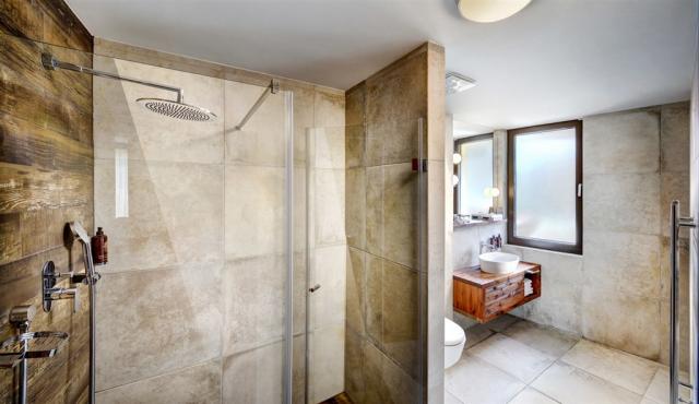 hotel-posta-slovensko-jasna-dvouluzkovy-apartman-koupelna.jpg