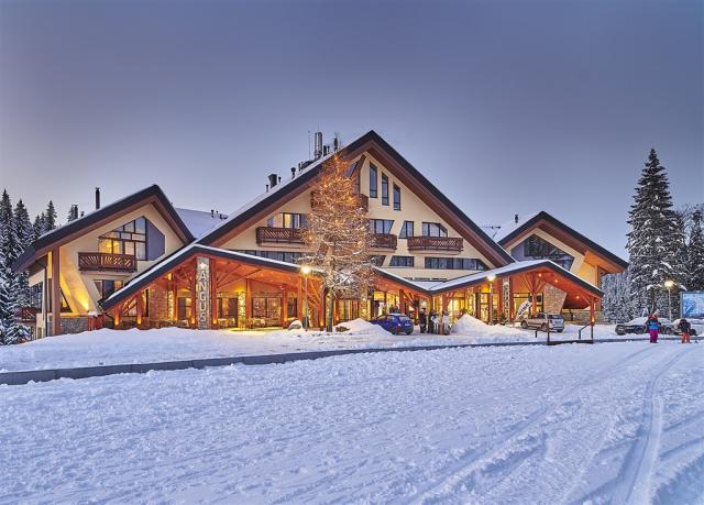 hotel-posta-slovensko-jasna-pohled-na-hotel (5).jpg