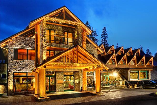 hotel-tri-studnicky-slovensko-jasna-pohled-na-hotel (4).jpg