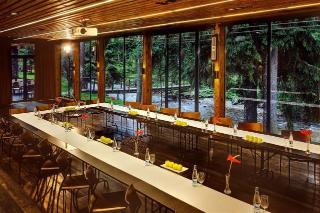 hotel-tri-studnicky-slovensko-jasna-konferencni-mistnost.jpg