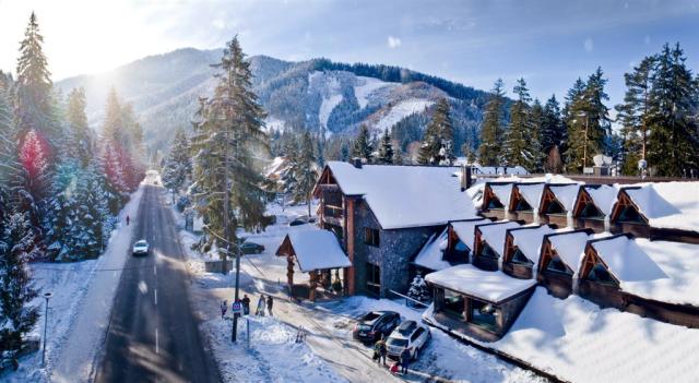 hotel-tri-studnicky-slovensko-jasna-pohled-na-hotel (5).jpg