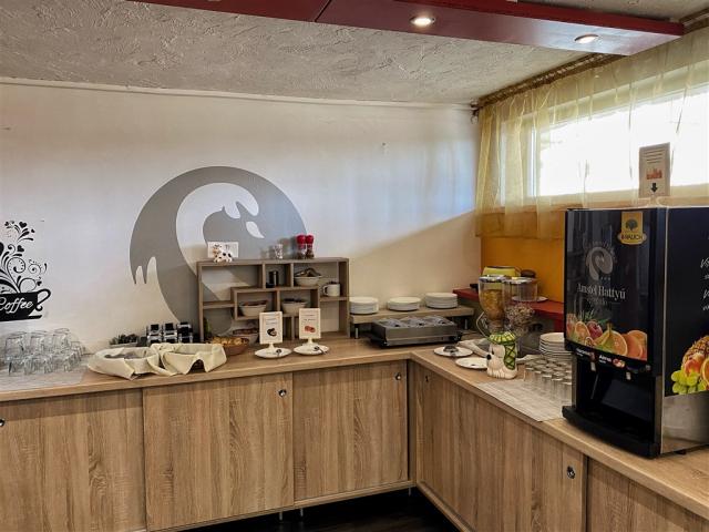 hotel-amstel-hattyu-madarsko-gyor-snidanova-restaurace (2).jpeg