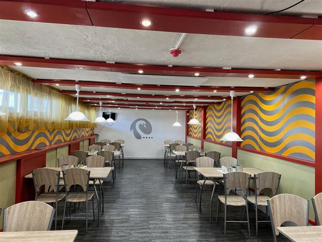 hotel-amstel-hattyu-madarsko-gyor-snidanova-restaurace.jpeg