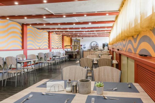 hotel-amstel-hattyu-madarsko-gyor-snidanova-restaurace (2).jpg