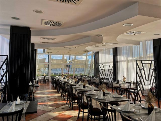 hotel-amstel-hattyu-madarsko-gyor-restaurace-amstel.jpeg
