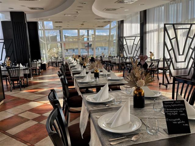 hotel-amstel-hattyu-madarsko-gyor-restaurace-amstel (2).jpeg