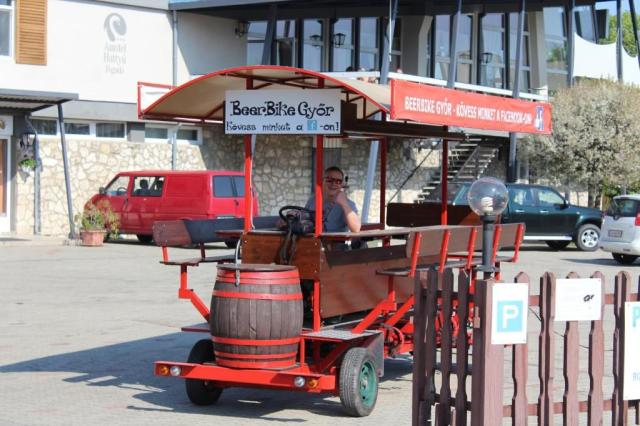 hotel-amstel-hattyu-madarsko-gyor-pojizdny-pivni-bar.jpg