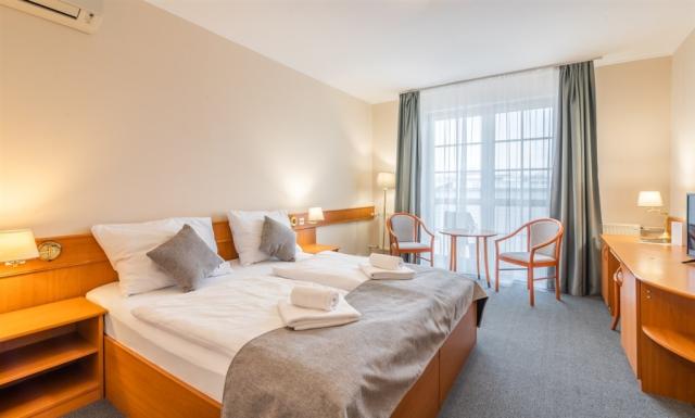 hotel-thermal-madarsko-mosonmagyarovar-dvouluzkovy-pokoj-s-balk