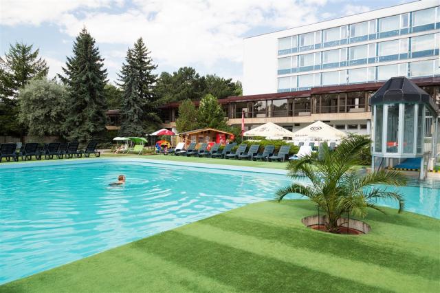hotel-splendid-slovensko-piestany-venkovni-bazen.jpg