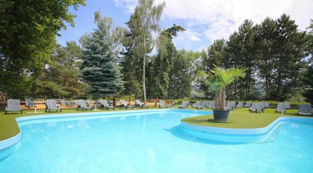 hotel-splendid-slovensko-piestany-venkovni-bazen.JPEG