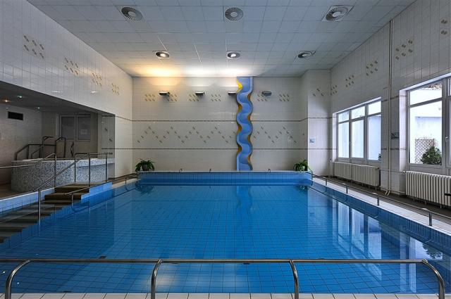 lazensky-hotel-akademik-behounek-jachymov-bazén.jpg