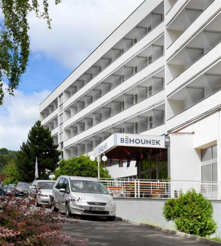 lazensky-hotel-akademik-behounek-jachymov-venkovni-pohled.jpg