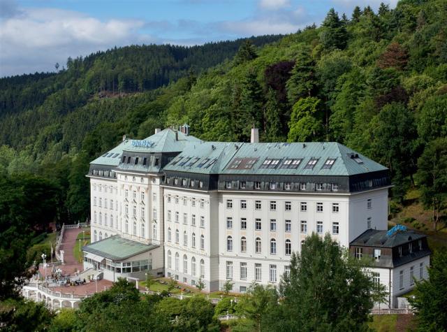 lazensky-hotel-radium-palace-cesko-jachymov-pohled-na-palace.jp