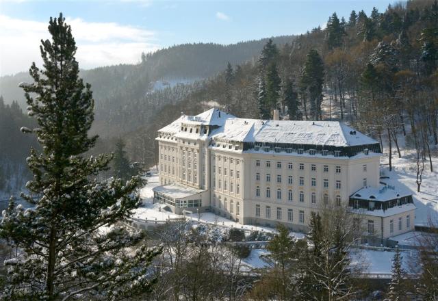 lazensky-hotel-radium-palace-cesko-jachymov-radium-palace-zima.