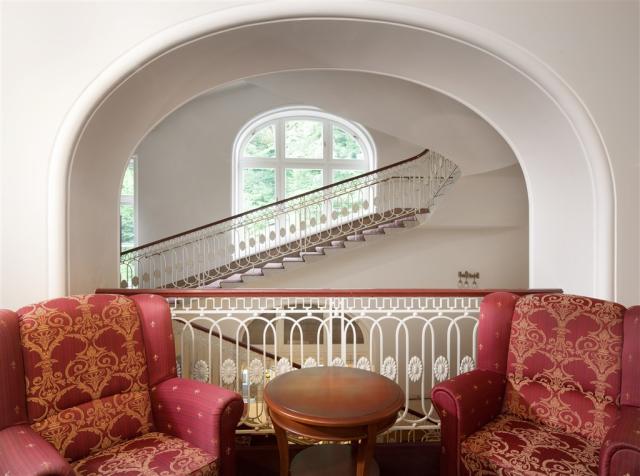 lazensky-hotel-radium-palace-cesko-jachymov-chodba.jpg