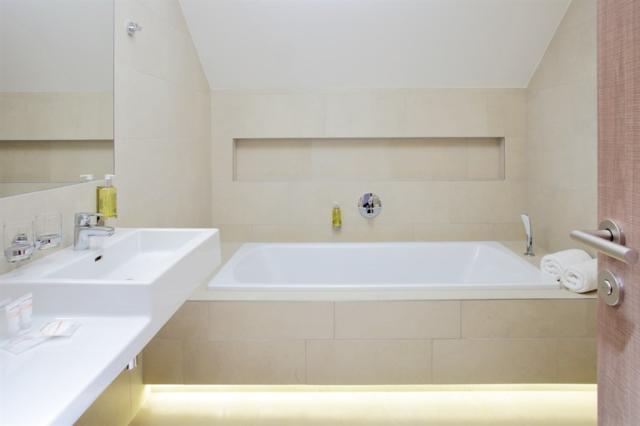 hotel-jezerka-ceska-republika-sec-apartman-wellness-koupelna.jp