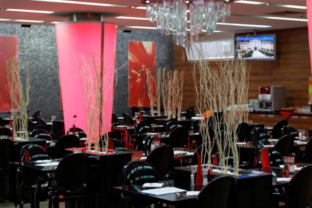 hotel-jezerka-ceska-republika-sec-restaurace.jpg