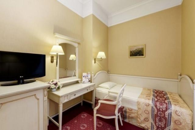 danubius-hotel-astoria-city-center-madarsko-budapest-jednoluzko