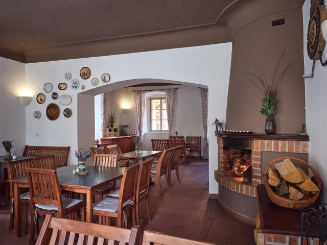 penzion-cernicka-obora-ceska-republika-bechyne-restaurace.jpg