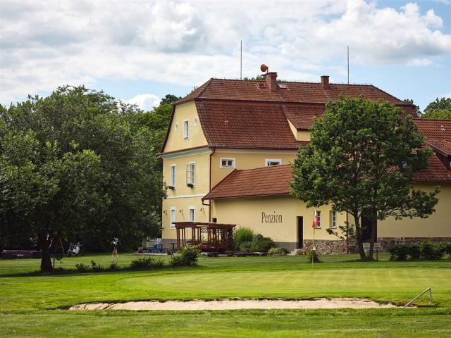 penzion-cernicka-obora-ceska-republika-bechyne-pohled-na-penzio