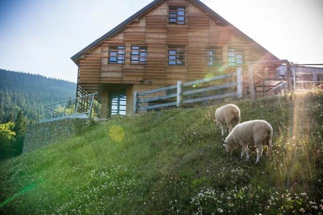 hotel-amenity-ceska-republika-spindleruv-mlyn-pohled-na-hotel-a