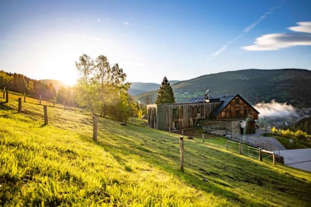 hotel-amenity-ceska-republika-spindleruv-mlyn-pohled-na-hotel.j