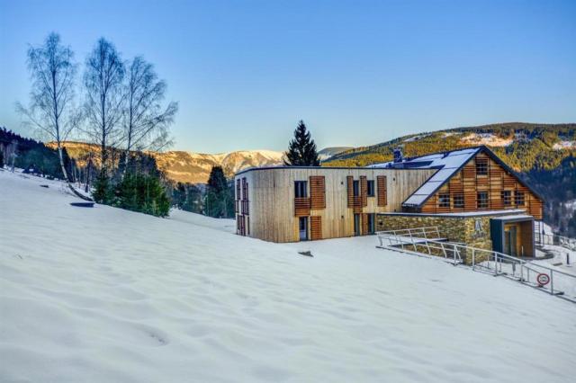 hotel-amenity-ceska-republika-spindleruv-mlyn-pohled-na-hotel-v