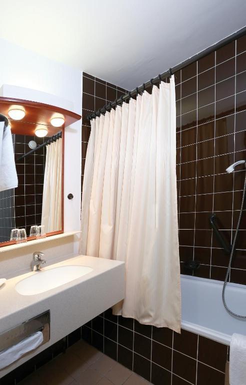 hotel-thermal-aqua-madarsko-heviz-dvouluzkovy-pokoj-standard-ko