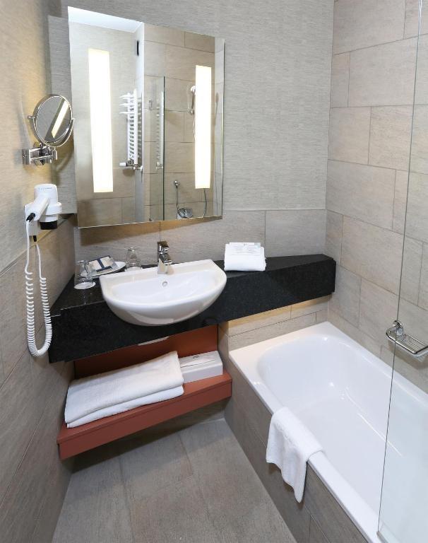 hotel-thermal-aqua-madarsko-heviz-dvouluzkovy-pokoj-superior-ko