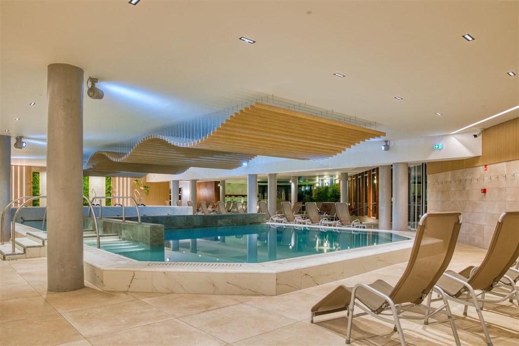 hotel-thermal-aqua-madarsko-heviz_bazen.jpg