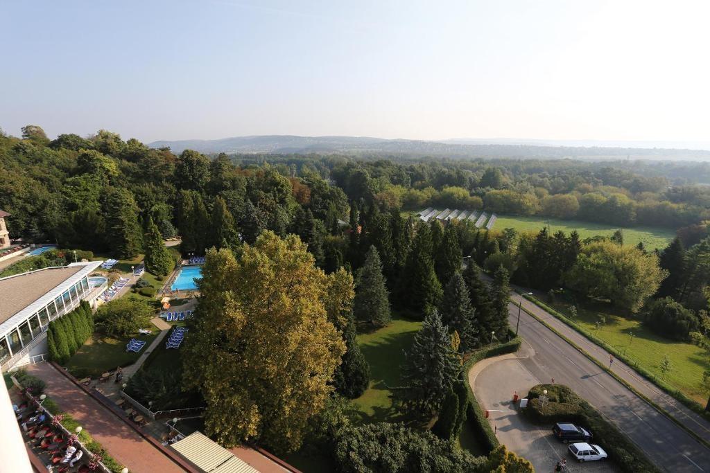 hotel-thermal-aqua-madarsko-heviz-vyhled.jpg