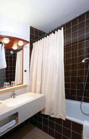 hotel-thermal-aqua-madarsko-heviz-dvouluzkovy-pokoj-standard-ko