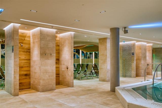 hotel-thermal-aqua-madarsko-heviz_bazen0.jpg