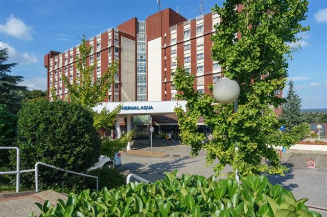 hotel-thermal-aqua-madarsko-heviz-pohled-na-hotel.png