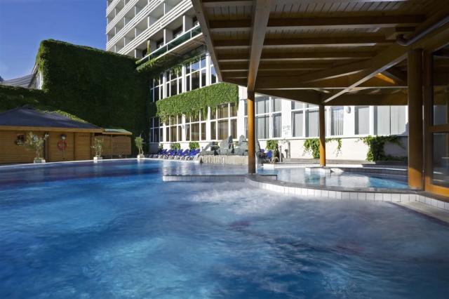 hotel-thermal-heviz-madarsko-heviz-venkovni-bazen (2).png