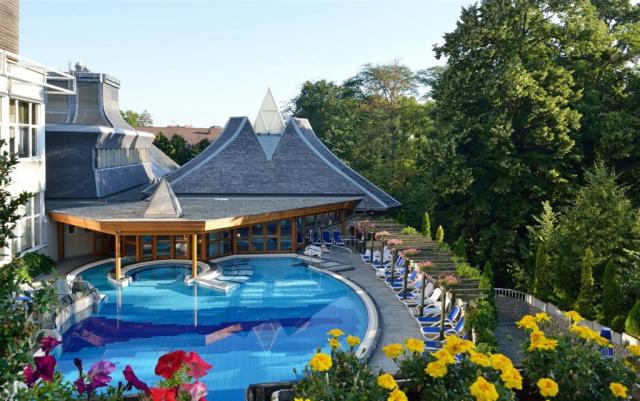 hotel-thermal-heviz-madarsko-heviz-venkovni-bazen (5).png