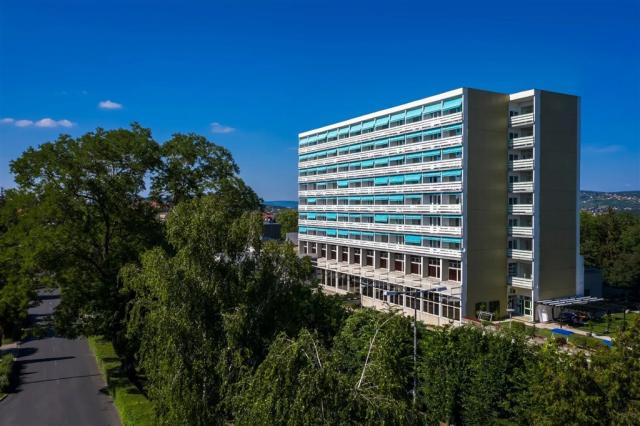 hotel-thermal-heviz-madarsko-heviz-pohled-na-hotel (2).png