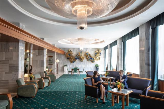 hotel-thermal-heviz-madarsko-heviz-lobby.png