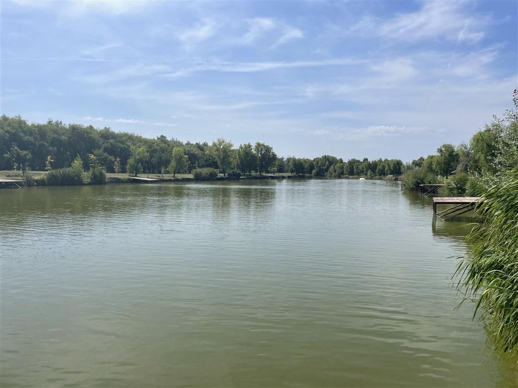 hotel-gyirmot-madarsko-gyor-jezero.jfif