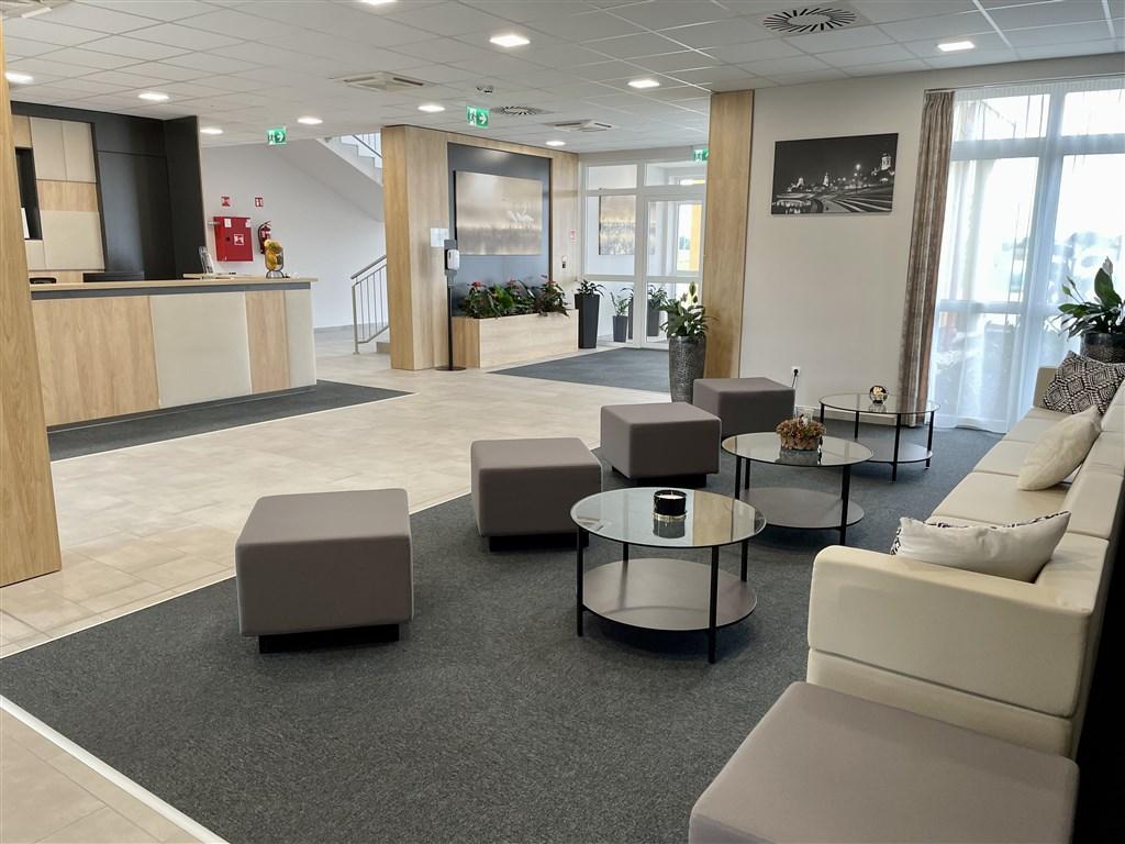 hotel-gyirmot-madarsko-gyor-lobby.jpg