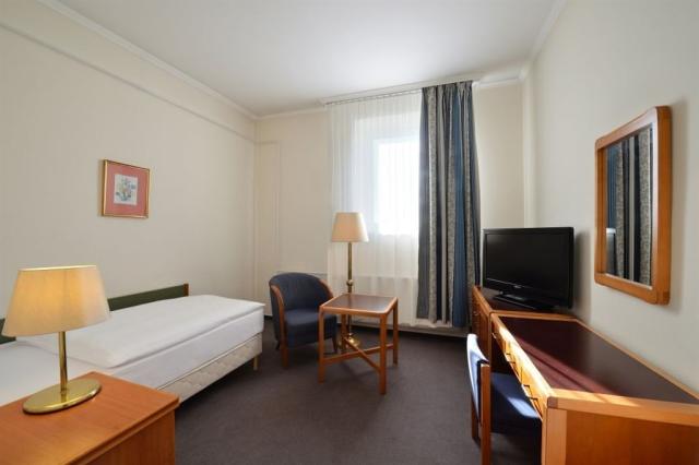 hotel-danubius-raba-madarsko-gyor-jednoluzkovy-pokoj-standard.j