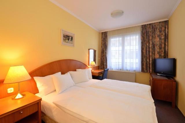 hotel-danubius-raba-madarsko-gyor-dvouluzkovy-pokoj-standard.jp