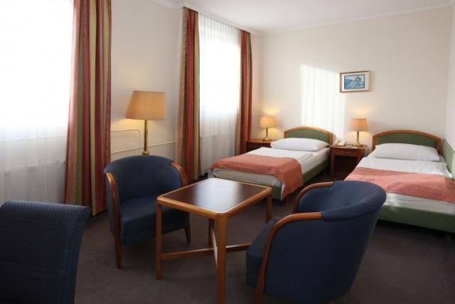hotel-danubius-raba-madarsko-gyor-dvouluzkovy-pokoj-standard-pl
